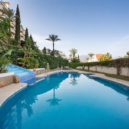 Unmatched Location, Breathtaking Views, Garage דירה