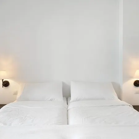 Unmatched Location, Breathtaking Views, Garage דירה מארבלה