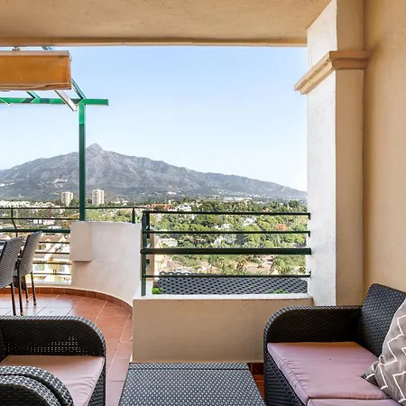 Unmatched Location, Breathtaking Views, Garage דירה מארבלה