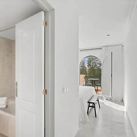 דירה Unmatched Location, Breathtaking Views, Garage