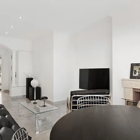 דירה Unmatched Location, Breathtaking Views, Garage