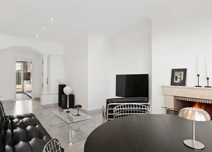 Апартаменти Unmatched Location, Breathtaking Views, Garage