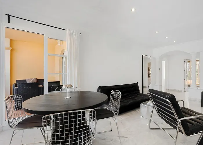 Unmatched Location, Breathtaking Views, Garage Apartament