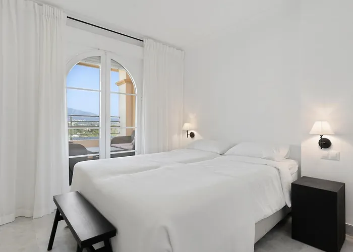 Unmatched Location, Breathtaking Views, Garage Apartament *