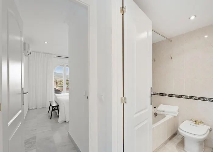 Unmatched Location, Breathtaking Views, Garage * Marbella