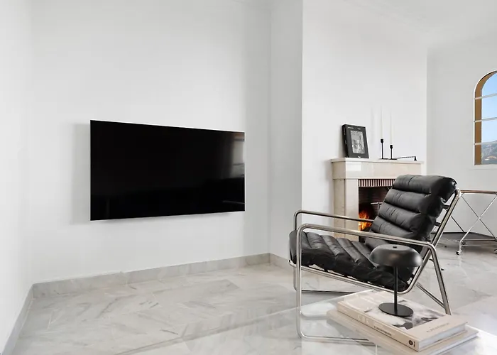 Unmatched Location, Breathtaking Views, Garage Apartament Marbella